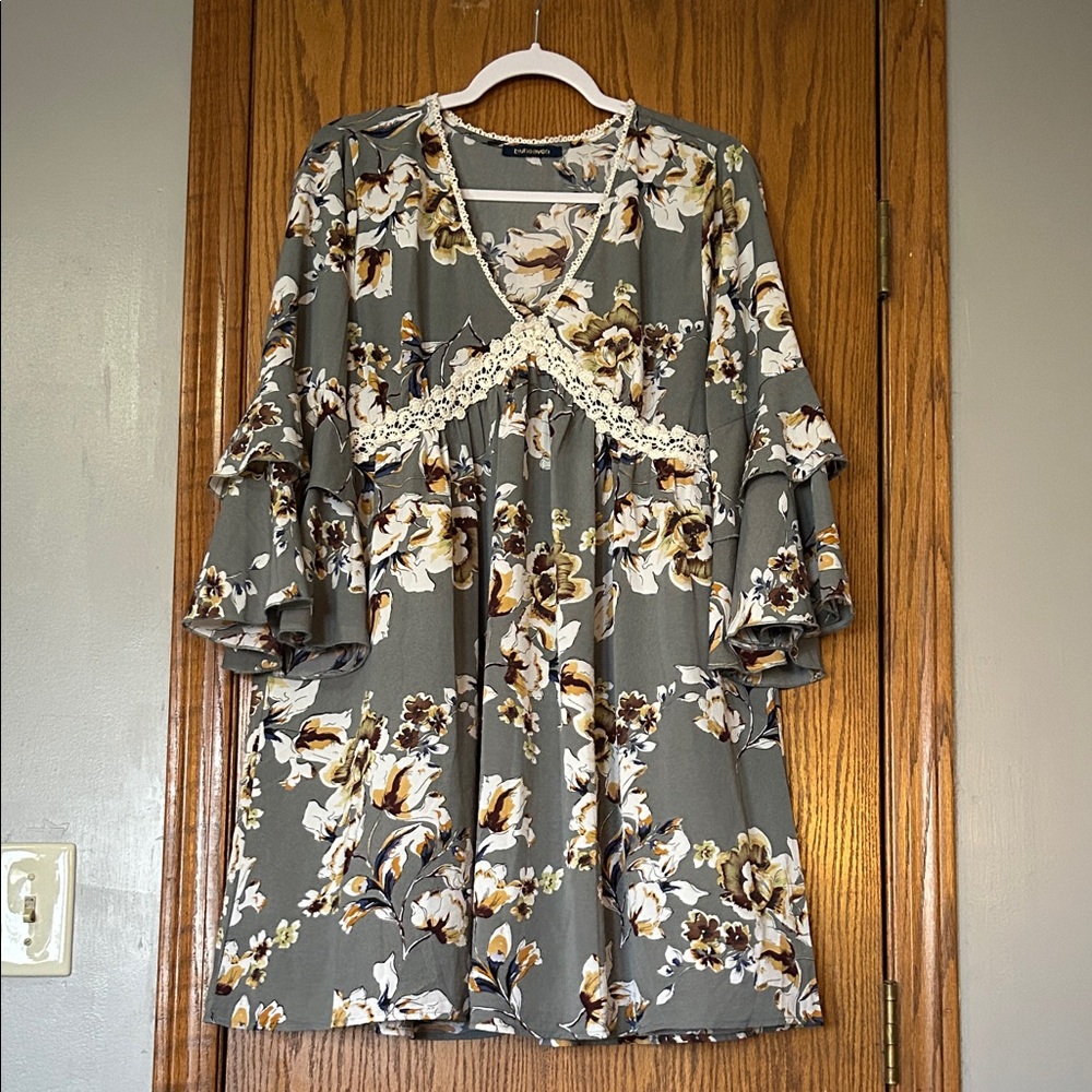 Gray Floral Bell Sleeve Dress/Tunic with Lace Trim